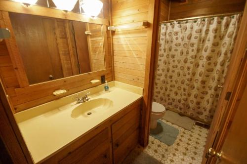 Six-Bedroom Apartment image 6