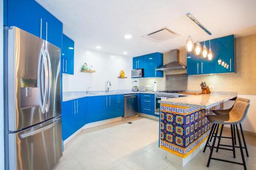 OgoVallarta, 2 BR Beachfront with Double Balcony, Office, BBQ in Puerto Vallarta, Mexico