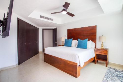 OgoVallarta, 2 BR Beachfront with Double Balcony, Office, BBQ in Puerto Vallarta, Mexico