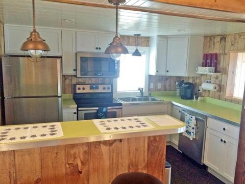 KH4111- The Beach Barn in Kitty Hawk (NC)