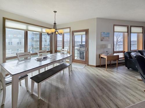 Bayview Sunset Escape at the Lake