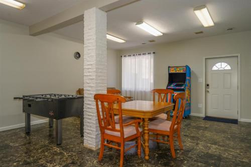 Hilltop Retreat in เบรวาร์ด (NC)