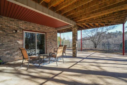 Hilltop Retreat in เบรวาร์ด (NC)