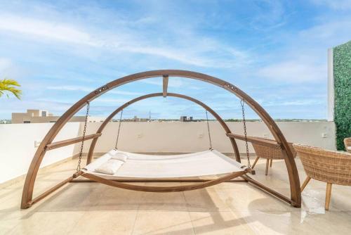 1 BR Oasis with Incredible Rooftop Pool and Views