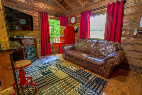 The Big Little Cabin with Hot Tub! - image 14