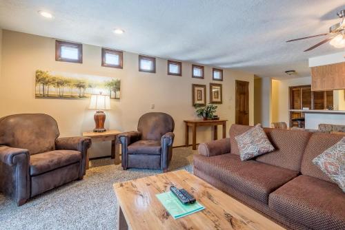 New Listing! Walk to Downtown Ketchum - image 8