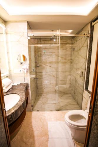 Deluxe Double or Twin Room image 8