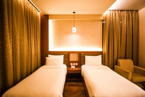 Deluxe Double or Twin Room image 5