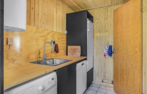 cuina, Nice Home In Knebel With House Sea View in Knebel