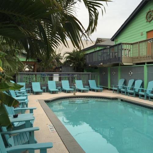 Upper Deck Hotel and Bar - Adults Only photo