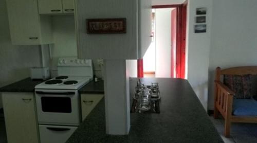 virtuve, Tsitsikamma on Sea Self-catering Cottages in Witelsbos