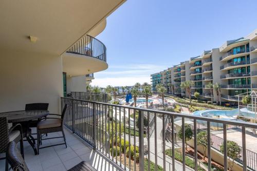 Phoenix On The Bay 1225 by Liquid Life in 卡斯威爾