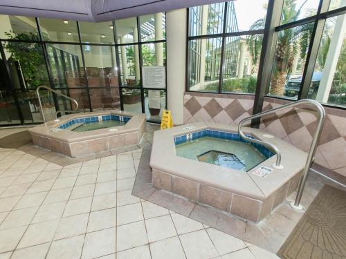 Phoenix On The Bay 1225 by Liquid Life in 卡斯威爾