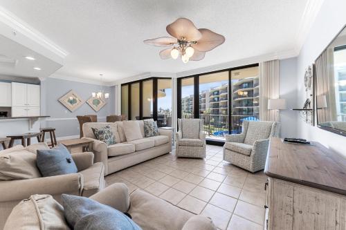 Phoenix On The Bay 1225 by Liquid Life in 卡斯威爾