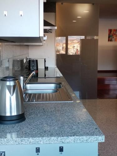 ห้องครัว, Apartamento Centro Guimarães com Vista Panorâmica (Apartamento Centro Guimaraes com Vista Panoramica) in เครย์โซมิล