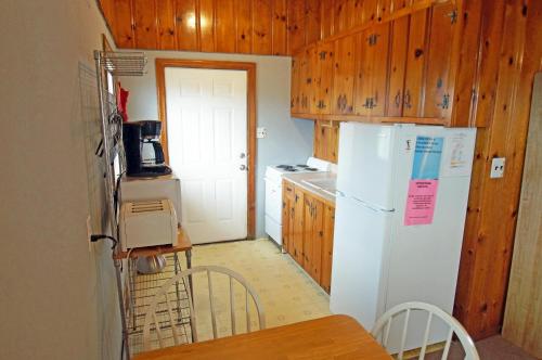 Three-Bedroom Apartment image 5