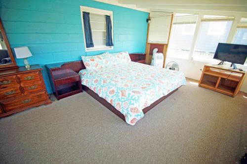 Three-Bedroom Apartment image 4