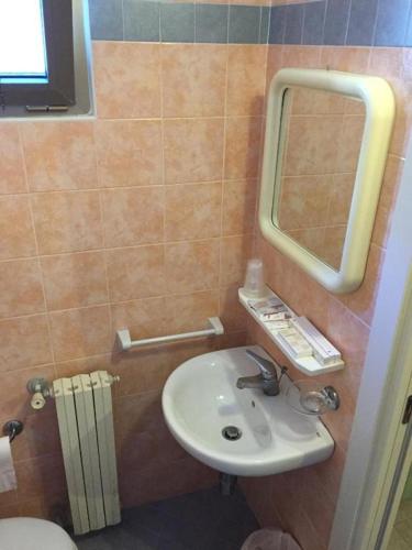 Standard Single Room image 10
