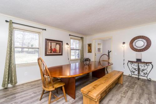 Downtown Family Retreat - 5 Beds & 3.5 Baths in Dahlonega, USA