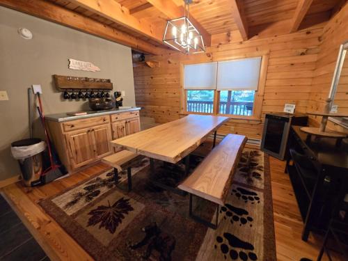 Biggs Bear Cabin in Swanton, USA