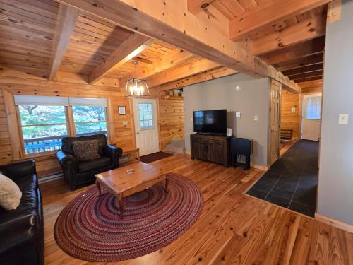 Biggs Bear Cabin in Swanton, USA