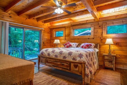Private Mountaintop Cabin in Rosman, USA
