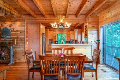 Private Mountaintop Cabin in Rosman, USA