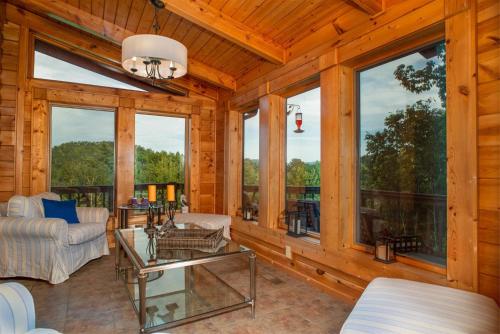 Private Mountaintop Cabin in Rosman, USA