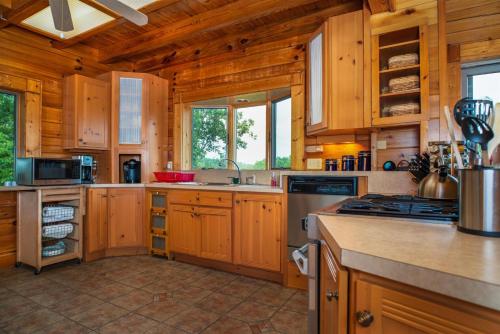 Private Mountaintop Cabin in Rosman, USA