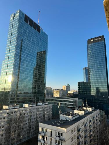 Intercontinental Escape, Warschau
