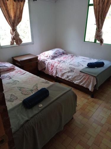1 double bed, 4 twin beds