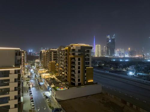 Luxury 3BR near to Downtown - Burj Khalifa & Pool Views - 10 min to Dubai Mall, Dubaj (zdjęcie 8)