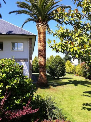 Gran chalet con jardín, piscina y BBQ gîte à louer Oleiros