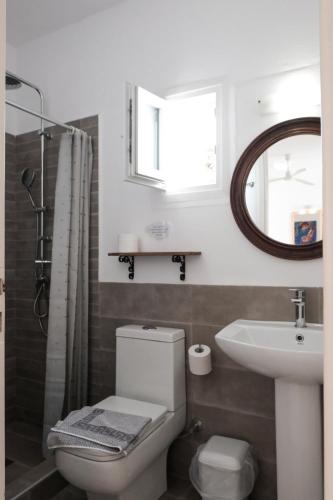 Twin Room image 4