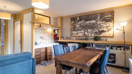 مطبخ, Chalet la Pagode, vue Mont-Blanc et jardin privé (Chalet la Pagode, vue Mont-Blanc et jardin prive) in ليه جاودينايس