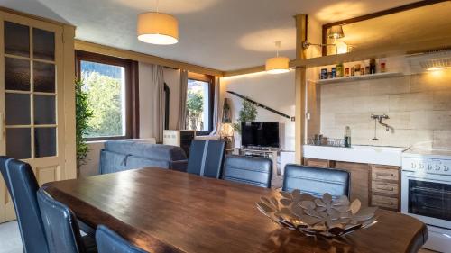 صالة مشتركة/ منطقة التلفزيون, Chalet la Pagode, vue Mont-Blanc et jardin privé (Chalet la Pagode, vue Mont-Blanc et jardin prive) in ليه جاودينايس