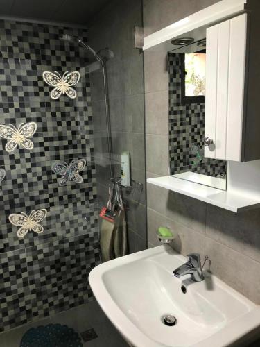 Banheiro, Best View Apartments - Aley, Lebanon in Aley
