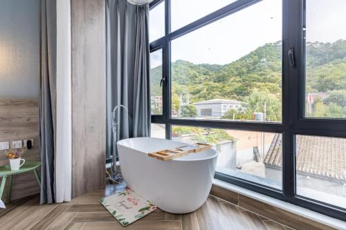 Hot tub, Mutianyu Great Wall Jingshan First House  B&B near Mutianyu Great Wall