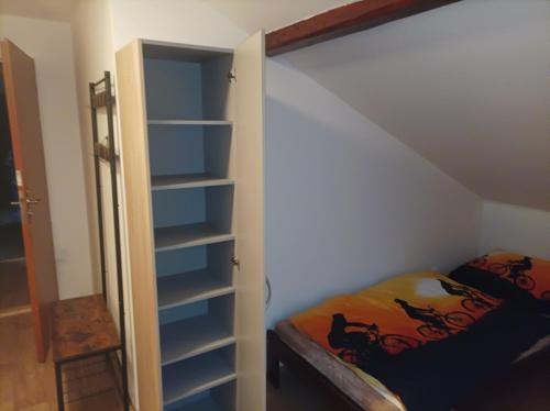 2 twin beds