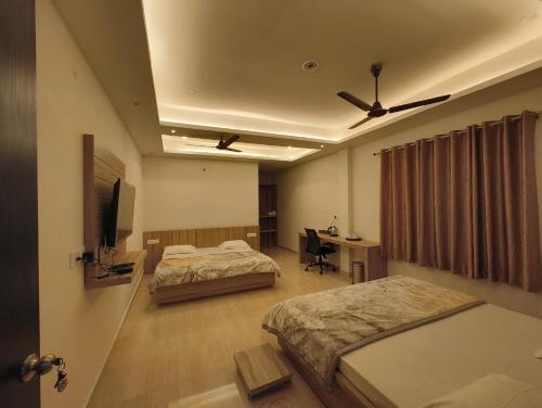 2 queen beds