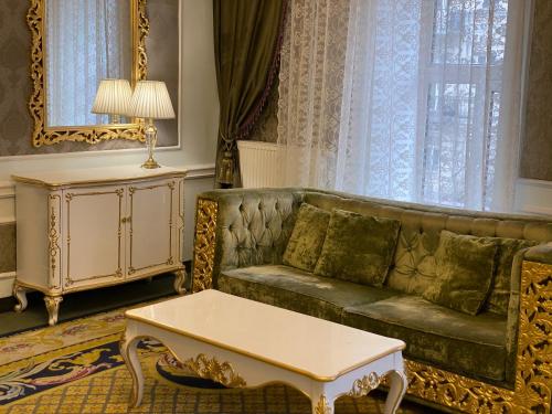 Royal Grand Hotel - image 11