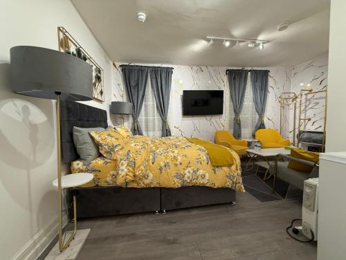 Luxury Studio in Victoria, 7 minutes walk to Victoria Station, Room 8, Лондон