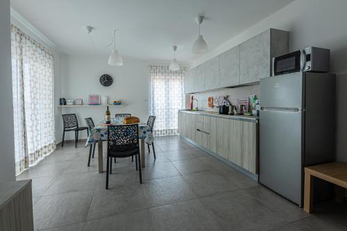 2 bedrooms, 4 beds
