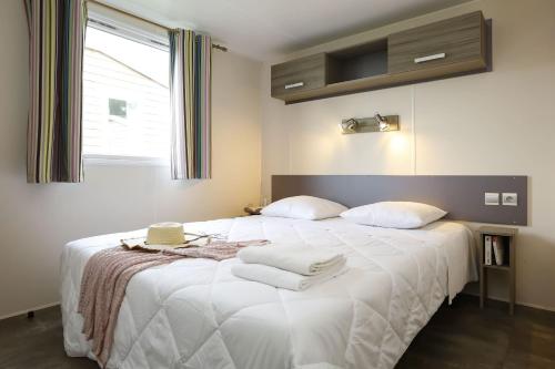 2 bedrooms, 4 beds