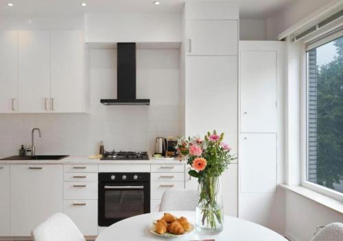 Top Location - City Center 1BR with Stylish Decor, Antwerpia