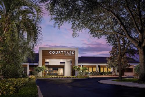 Courtyard by Marriott Orlando Lake Buena Vista at Vista Centre in Orlando, USA