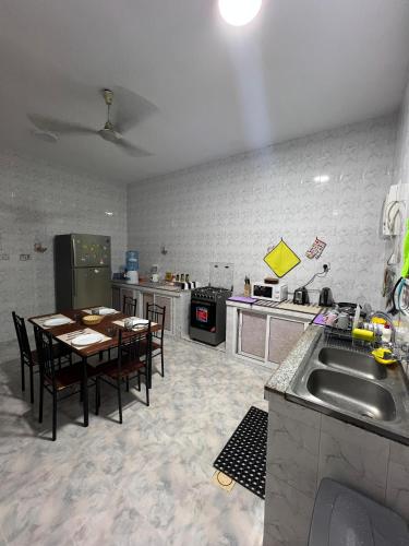 Kitchen, Sukoon Hostel in Muscat