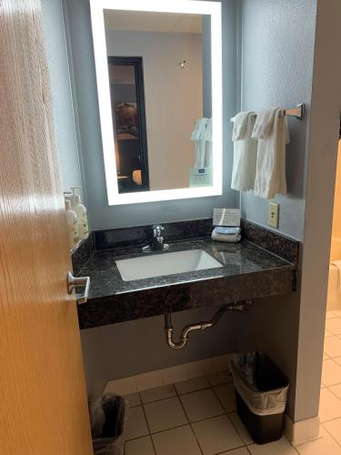 AmericInn by Wyndham Eau Claire - image 12
