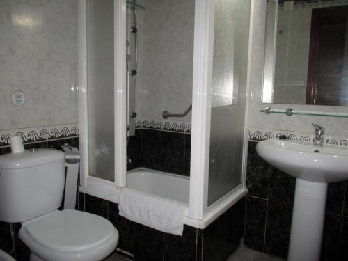 Hotel Gines - image 13