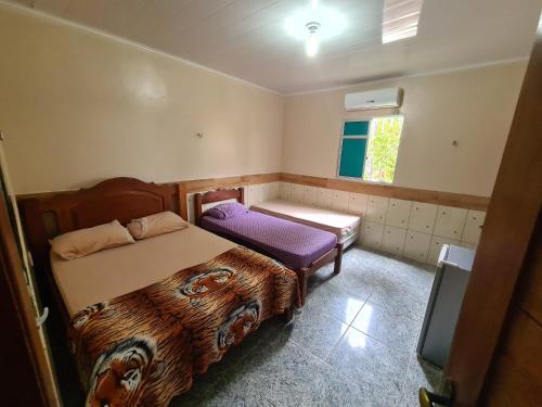 1 double bed, 2 twin beds